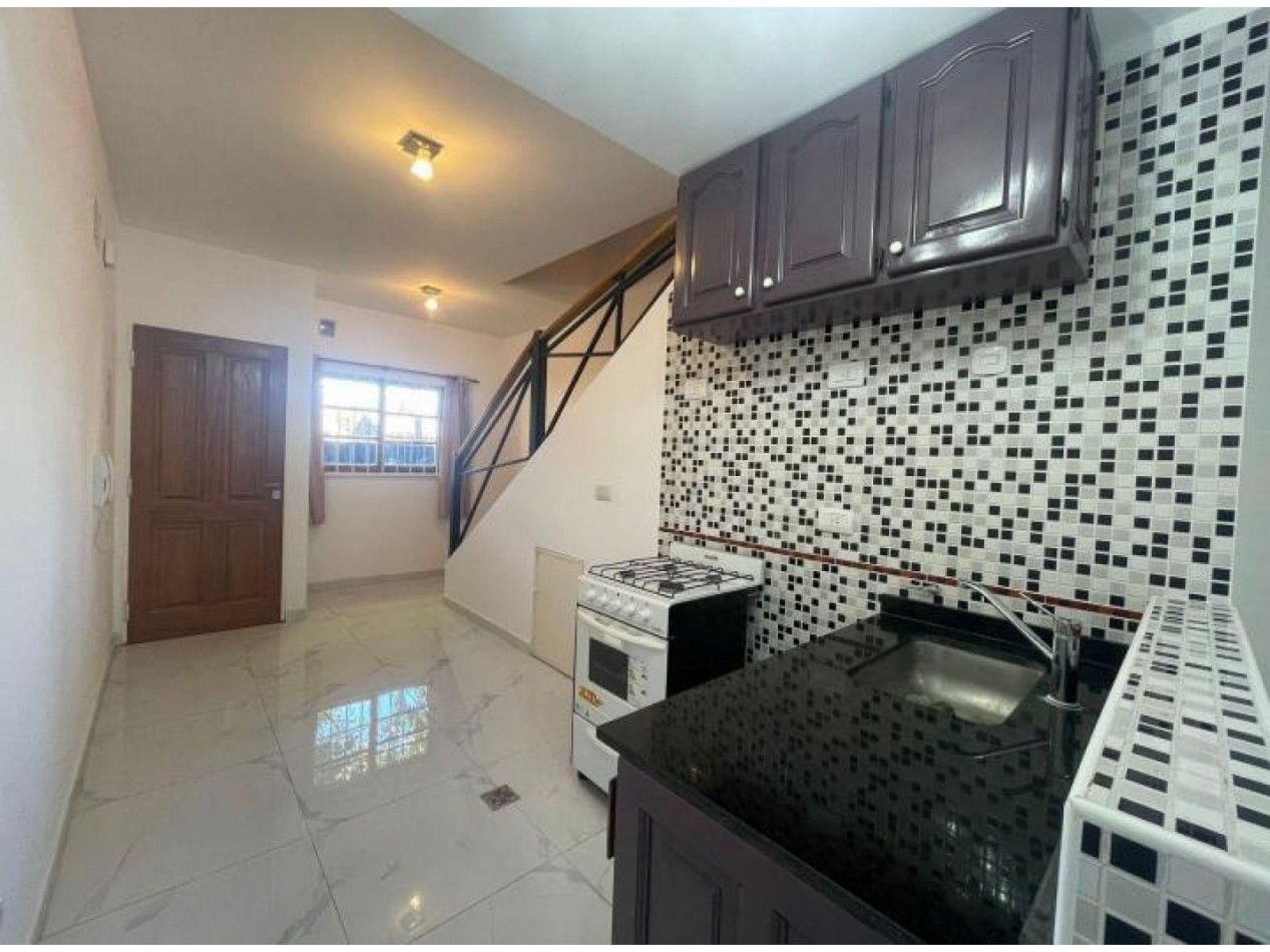 TRIPLEX APTO CREDITO COMPLEJO CERRADO CON SEGURIDAD Y AMENITIIES, BAJAS EXPENSAS