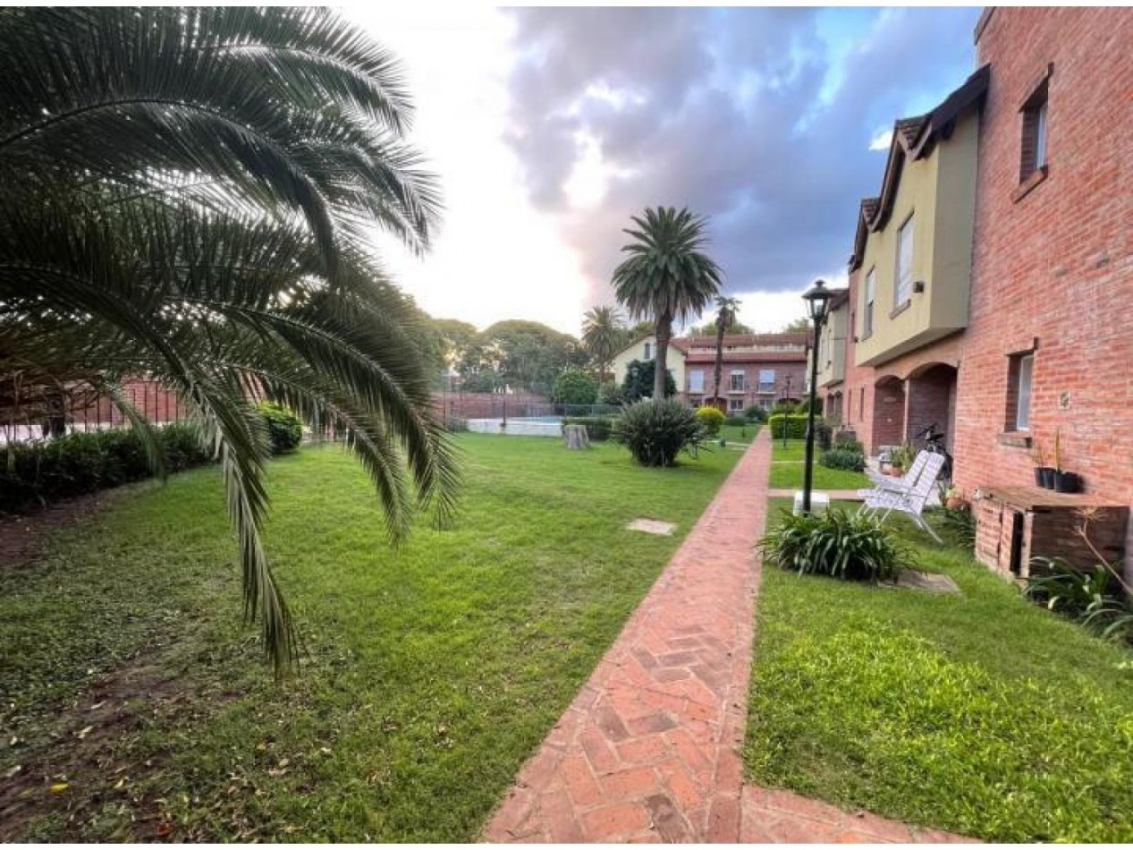 TRIPLEX APTO CREDITO COMPLEJO CERRADO CON SEGURIDAD Y AMENITIIES, BAJAS EXPENSAS