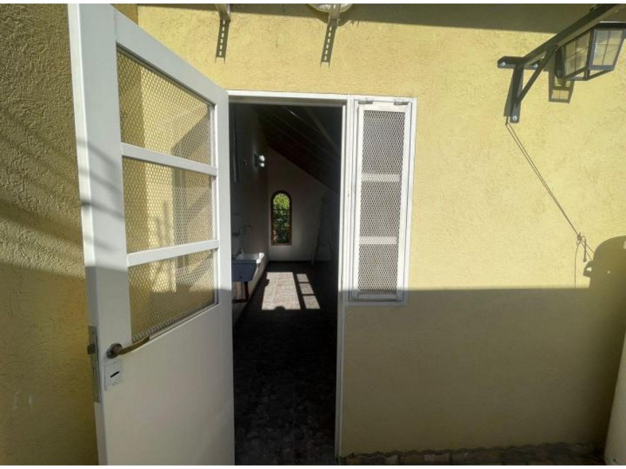 TRIPLEX APTO CREDITO COMPLEJO CERRADO CON SEGURIDAD Y AMENITIIES, BAJAS EXPENSAS