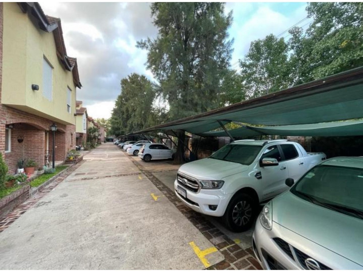 TRIPLEX APTO CREDITO COMPLEJO CERRADO CON SEGURIDAD Y AMENITIIES, BAJAS EXPENSAS