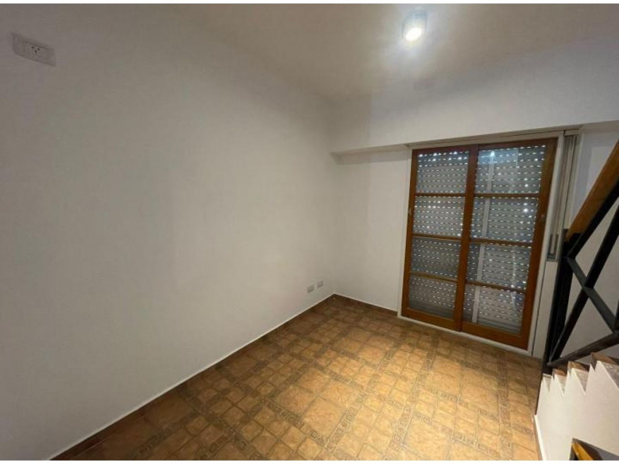 TRIPLEX APTO CREDITO COMPLEJO CERRADO CON SEGURIDAD Y AMENITIIES, BAJAS EXPENSAS