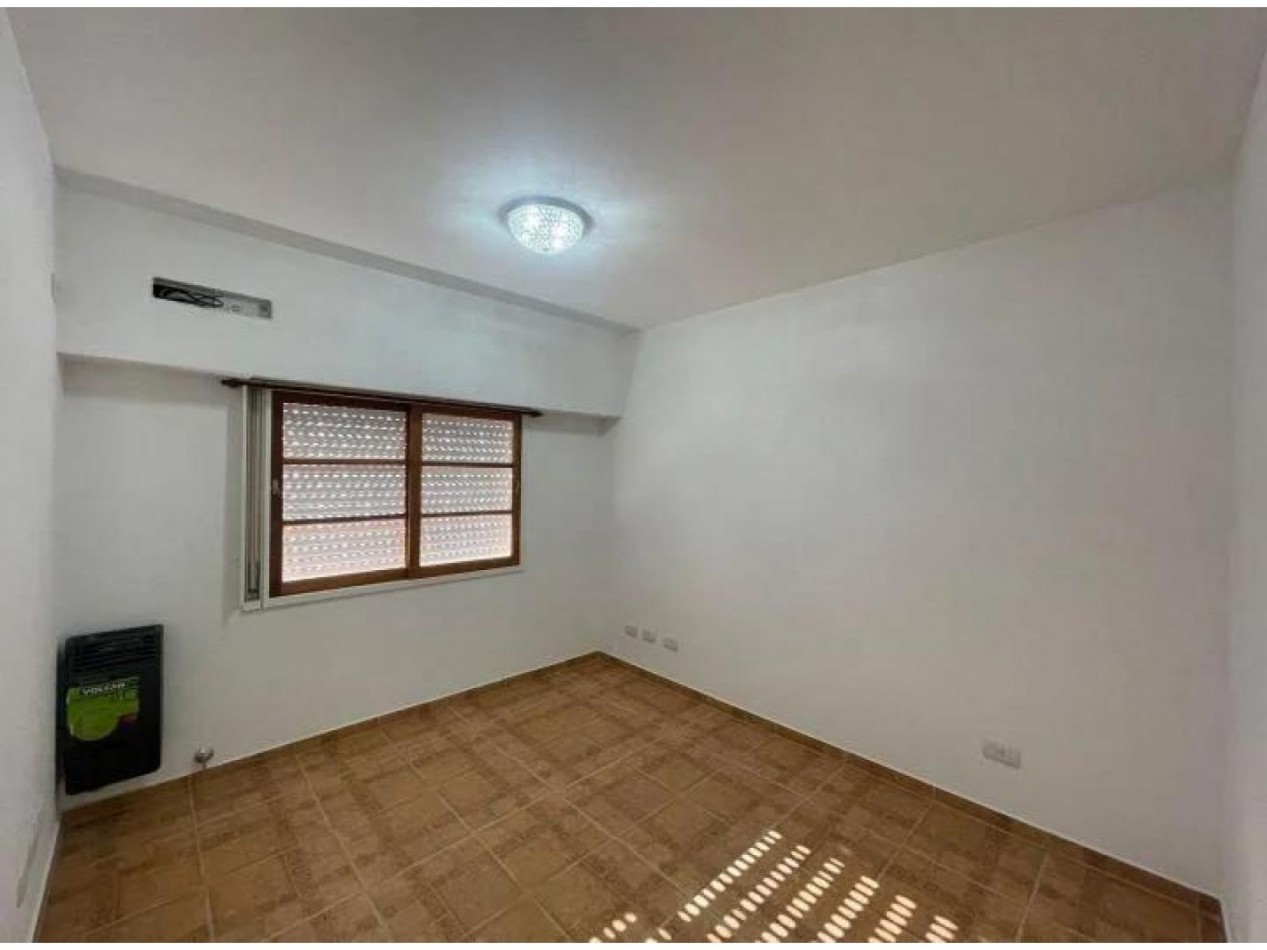 TRIPLEX APTO CREDITO COMPLEJO CERRADO CON SEGURIDAD Y AMENITIIES, BAJAS EXPENSAS