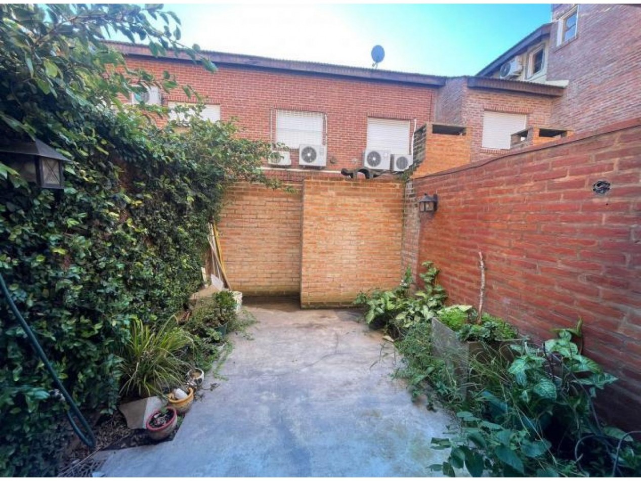 TRIPLEX APTO CREDITO COMPLEJO CERRADO CON SEGURIDAD Y AMENITIIES, BAJAS EXPENSAS