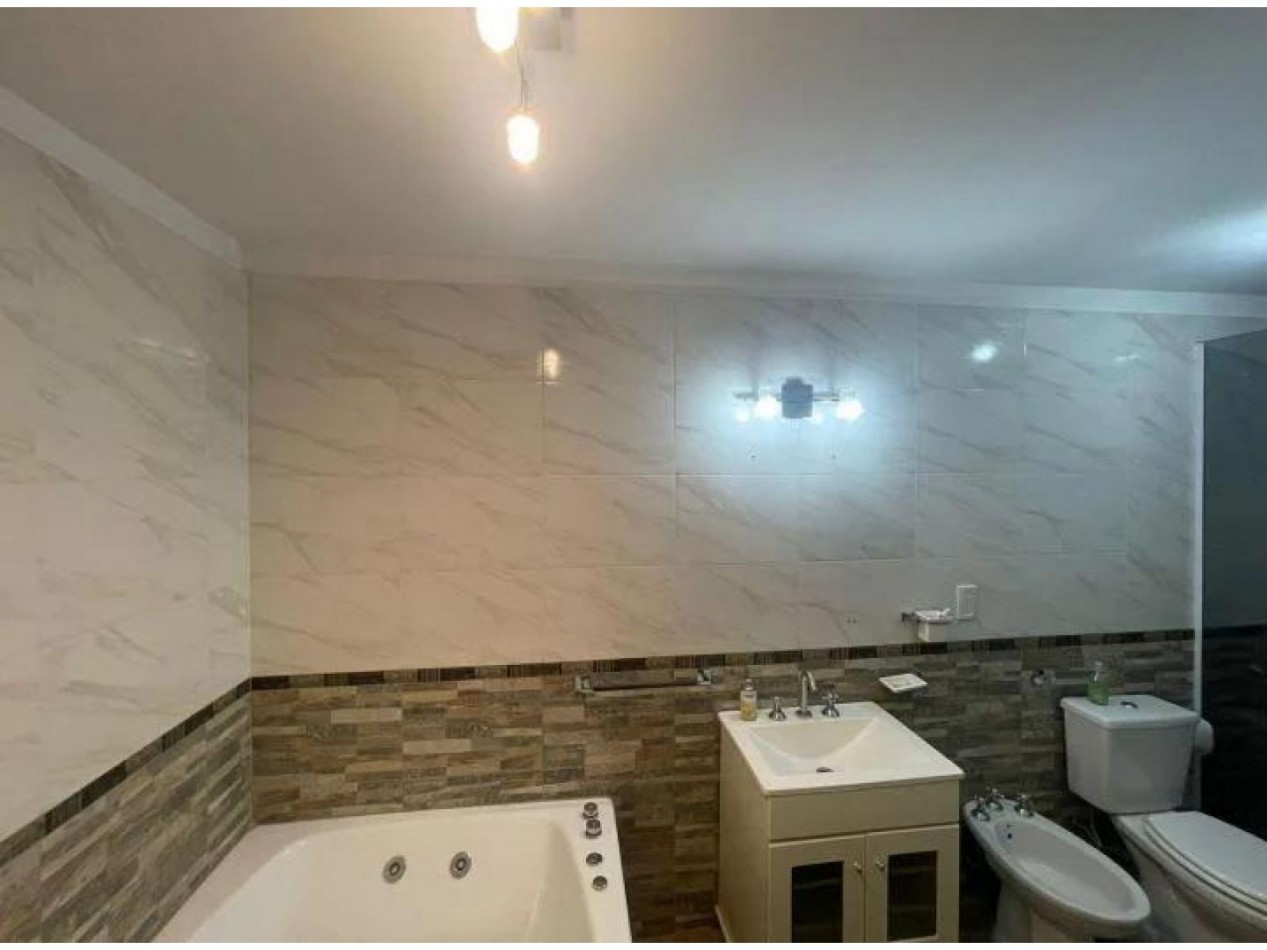 TRIPLEX APTO CREDITO COMPLEJO CERRADO CON SEGURIDAD Y AMENITIIES, BAJAS EXPENSAS