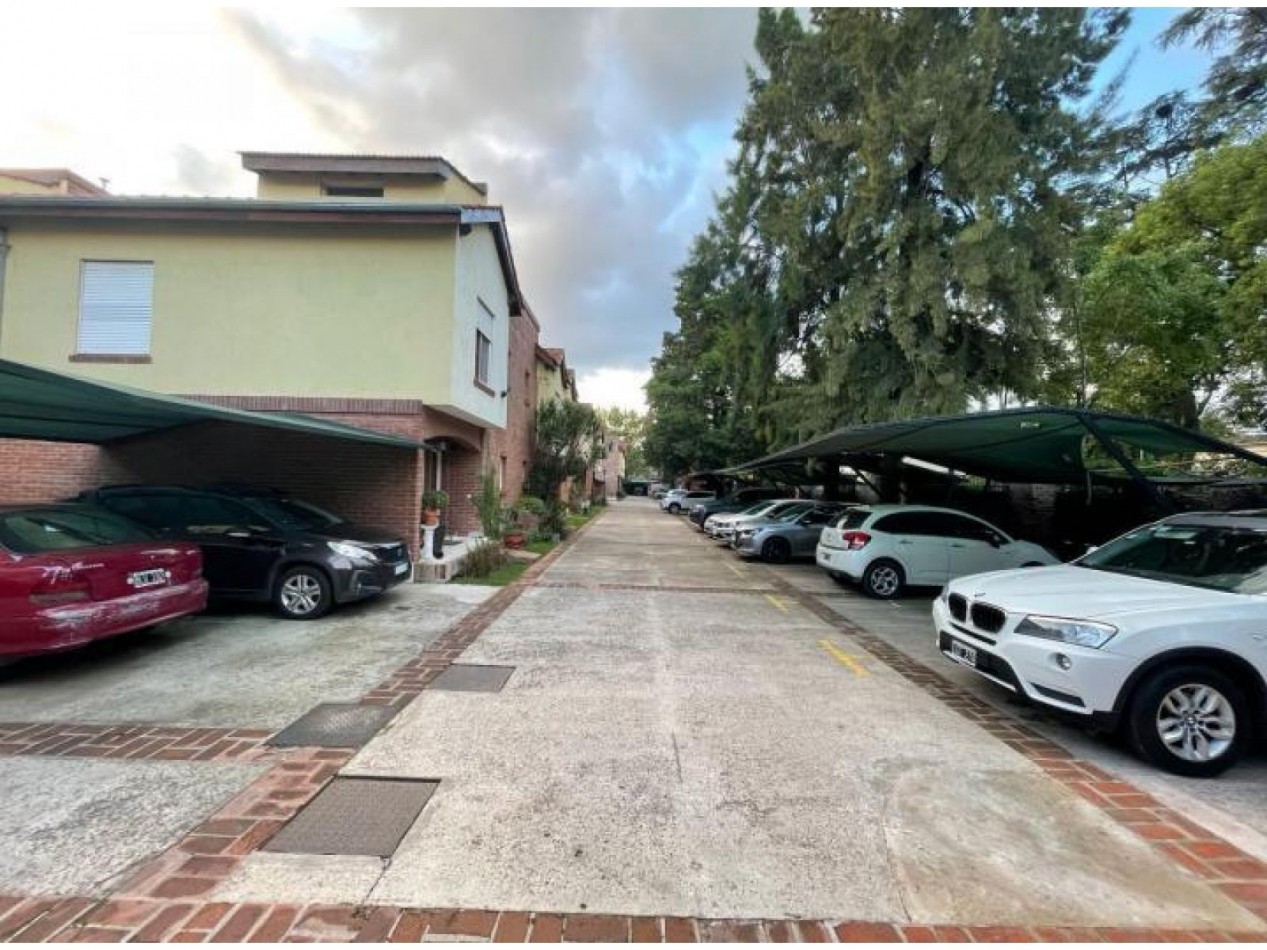 TRIPLEX APTO CREDITO COMPLEJO CERRADO CON SEGURIDAD Y AMENITIIES, BAJAS EXPENSAS