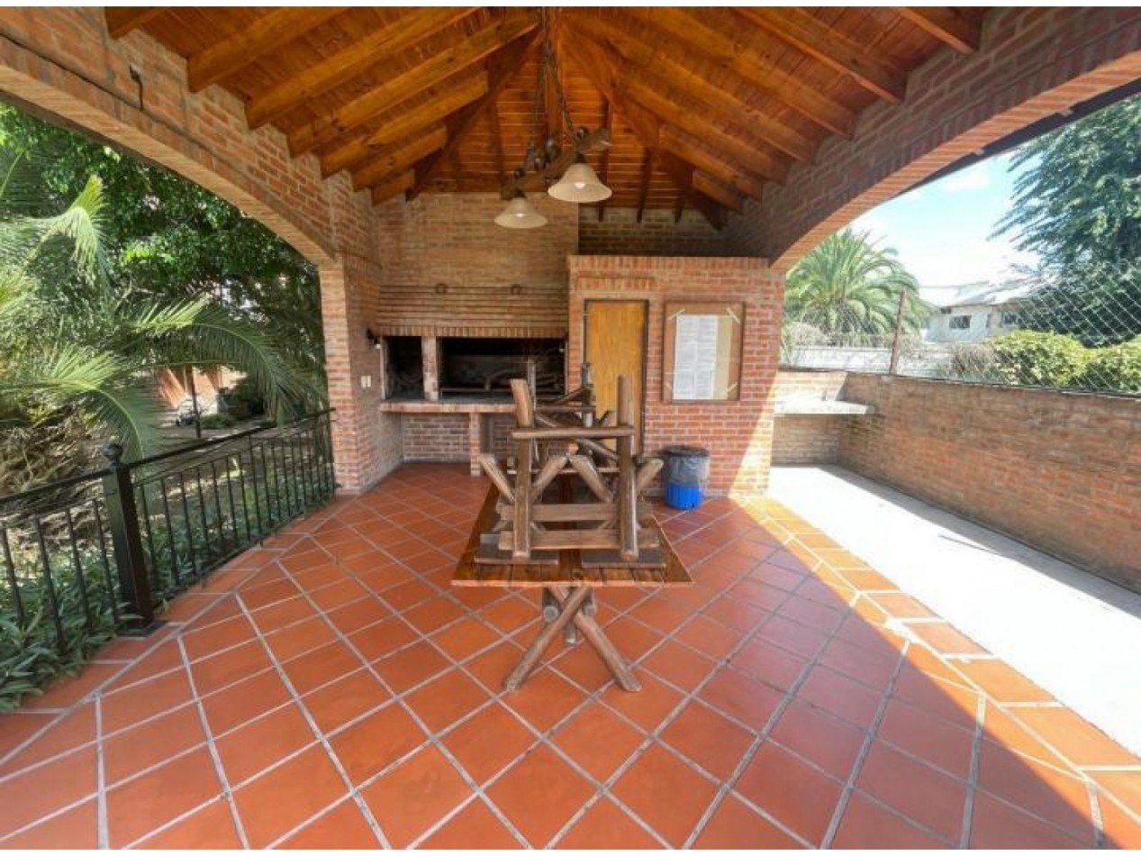 TRIPLEX APTO CREDITO COMPLEJO CERRADO CON SEGURIDAD Y AMENITIIES, BAJAS EXPENSAS