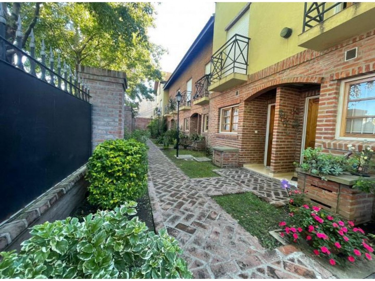 TRIPLEX APTO CREDITO COMPLEJO CERRADO CON SEGURIDAD Y AMENITIIES, BAJAS EXPENSAS