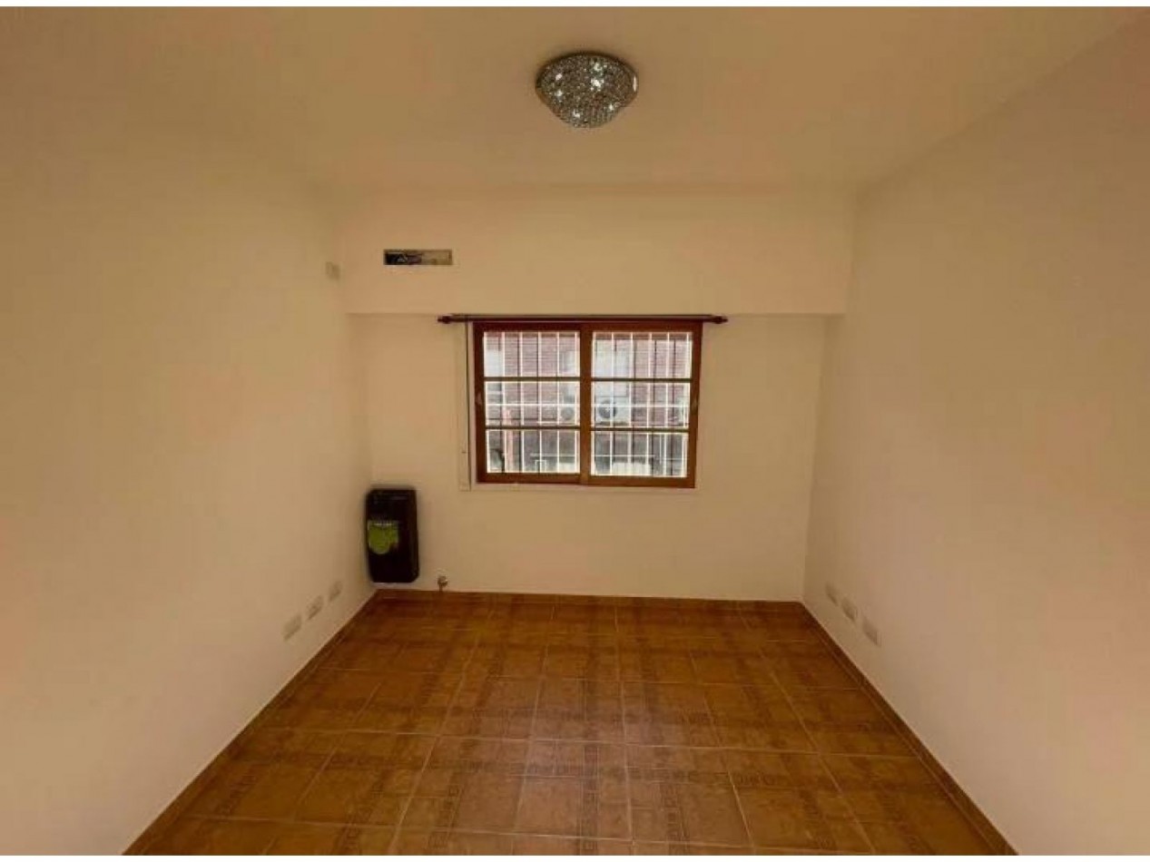 TRIPLEX APTO CREDITO COMPLEJO CERRADO CON SEGURIDAD Y AMENITIIES, BAJAS EXPENSAS