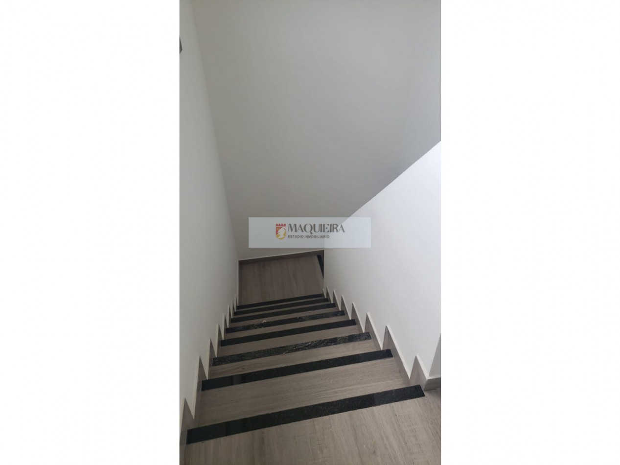 HERMOSA CASA DE4 AMBIENTES EN BARRIO SAN PABLO! 3 DORM. 1 EN SUITE C/VEST. GALERIA, AMPLIO PARQUE