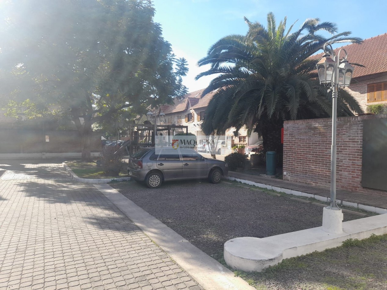 APTO CREDITO Triplex 3 dorm +playroom-Barrio Cerrado El Solar -San Miguel