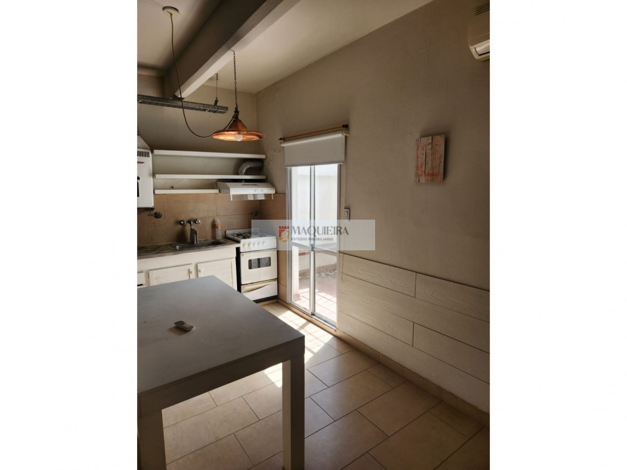 VENTA EN BLOCK-CASA EN DOS PLANTAS -SON 3 PH VIVIENDAS Y LOCAL COMERCIAL-COCHERA-TERRAZA