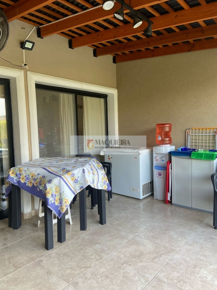 Casa -VENTA-Pilar del Este-Barrio San Alfonso-3 dorm(1suite-vestidor)-Parrilla.Pileta y cochera.Posib. compra con muebles.