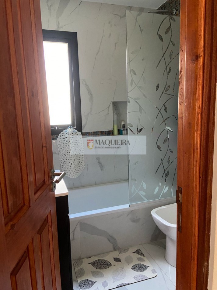 Casa -VENTA-Pilar del Este-Barrio San Alfonso-3 dorm(1suite-vestidor)-Parrilla.Pileta y cochera.Posib. compra con muebles.