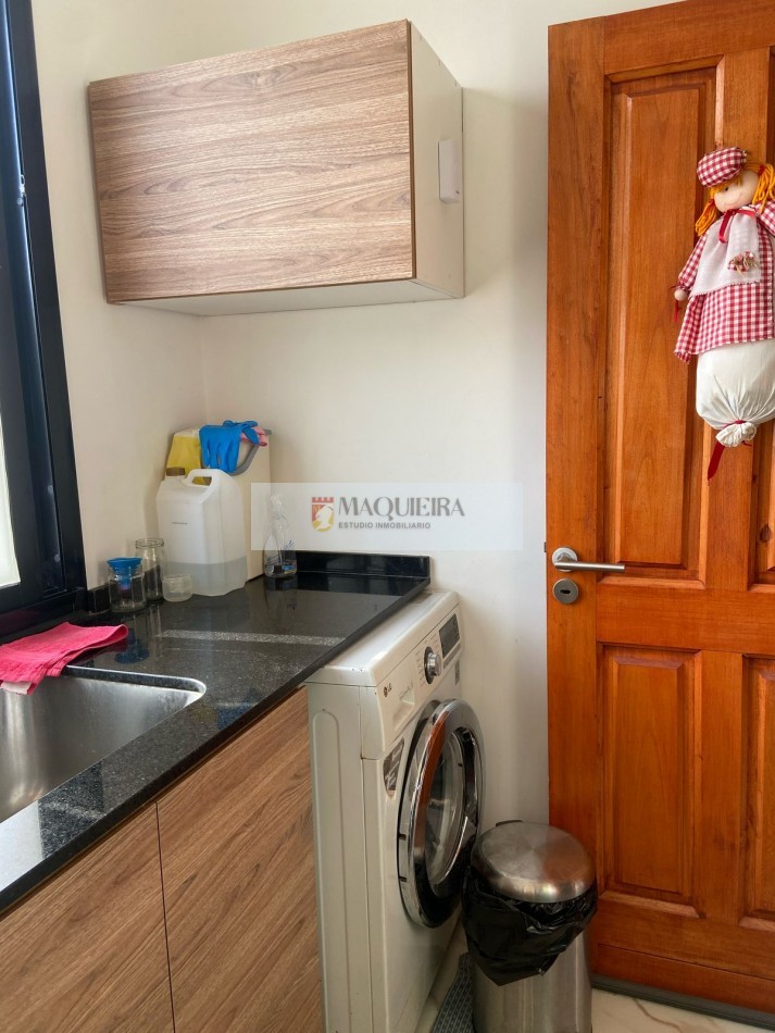 Casa -VENTA-Pilar del Este-Barrio San Alfonso-3 dorm(1suite-vestidor)-Parrilla.Pileta y cochera.Posib. compra con muebles.