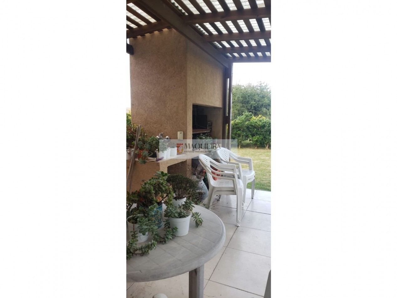 HERMOSA CASA 4 AMB. 3 DORM 1 EN SUITE C/VEST.