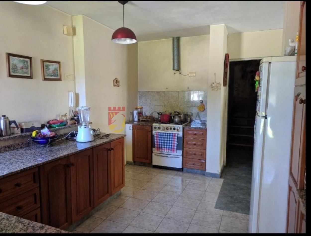 Casa en VENTA en Marcos Sastre 2200-1660mts2-2 propiedades-pileta y parque