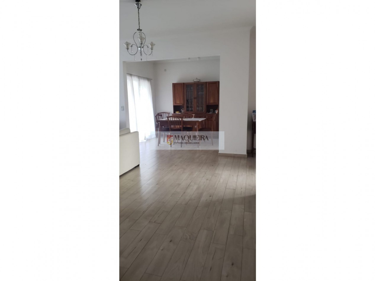HERMOSA CASA 4 AMB. 3 DORM 1 EN SUITE C/VEST.
