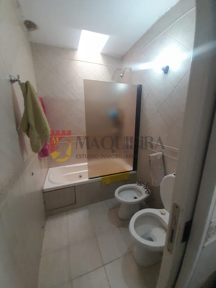 Casa en VENTA en Marcos Sastre 2200-1660mts2-2 propiedades-pileta y parque