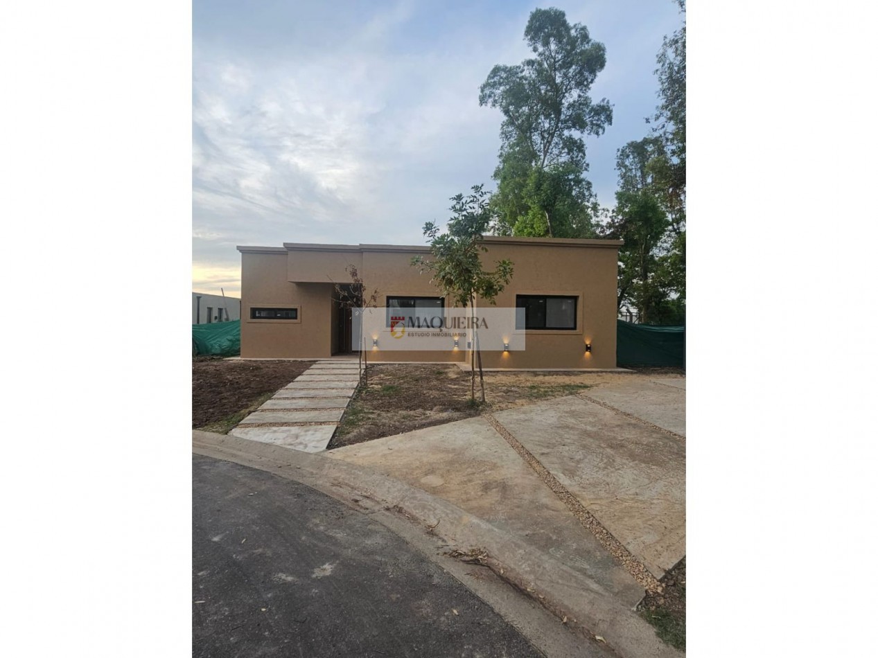 Casa en venta en Pilar del Este-Barrio Santa Lucia-3 dormitorios(1suite y vestidor)-Parrilla.