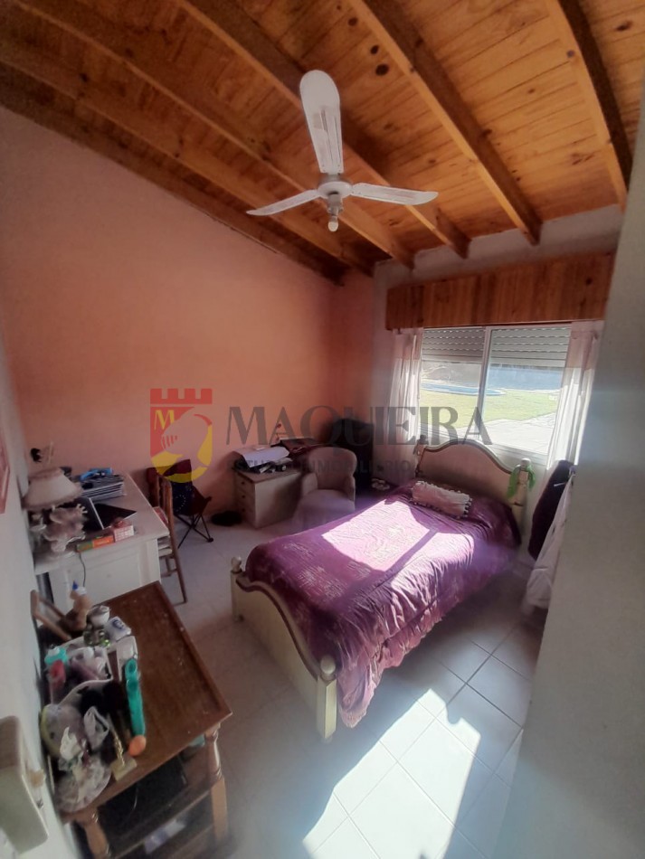 Casa en VENTA en Marcos Sastre 2200-1660mts2-2 propiedades-pileta y parque