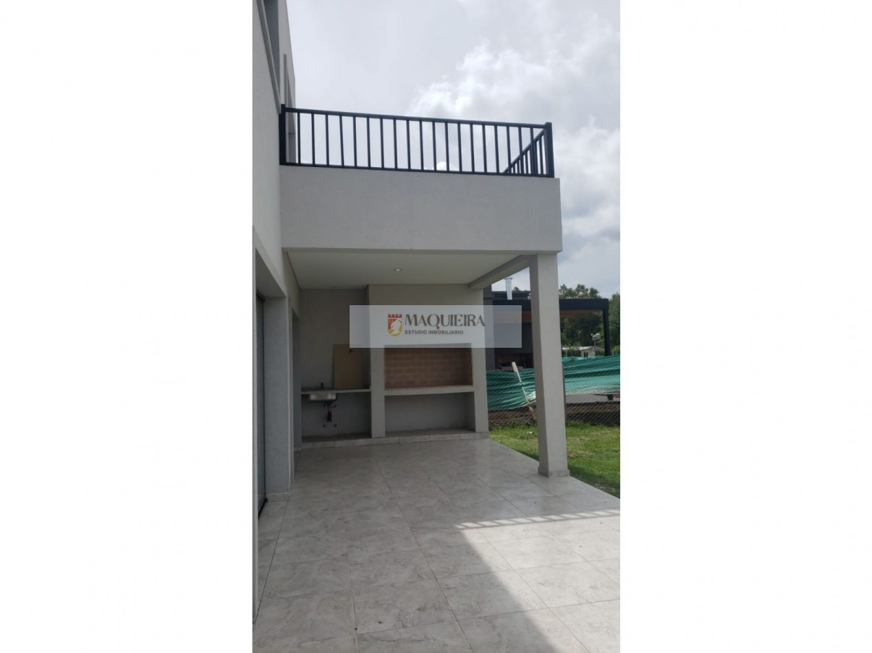 HERMOSA CASA DE4 AMBIENTES EN BARRIO SAN PABLO! 3 DORM. 1 EN SUITE C/VEST. GALERIA, AMPLIO PARQUE