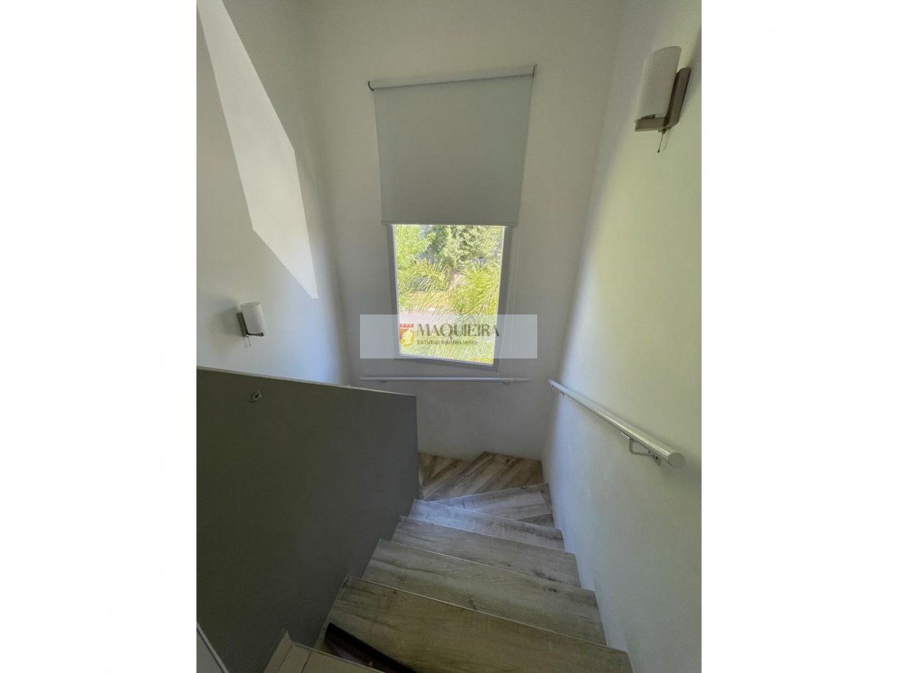 HERMOSA CASA EN VENTA - 6 Ambientes CON PARQUE Y PILETA en BARRIO Santa Guadalupe -Pilar