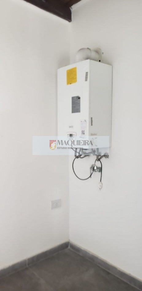 HERMOSA CASA EN UNA PLANTA A ESTRENAR!! 3 DORM. 1 EN SUITE, GALERIA CUBIERTA C/ PARRILLA, AMPLIO PARQUE