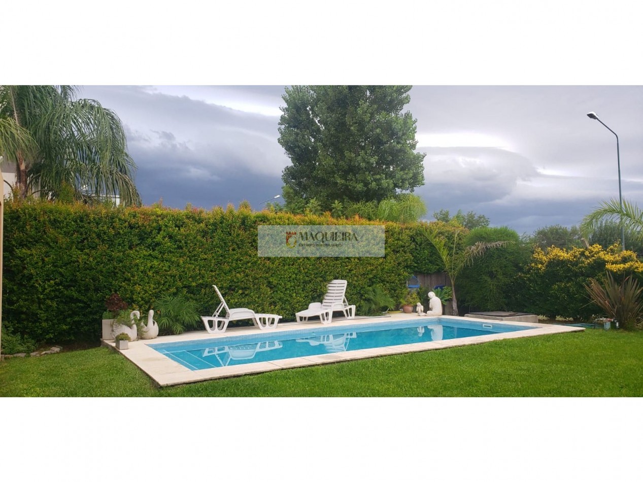 HERMOSA PROPIEDAD EN 1 PLANTA, 3 DORM. 1 SUITE C/VEST. PILETA.