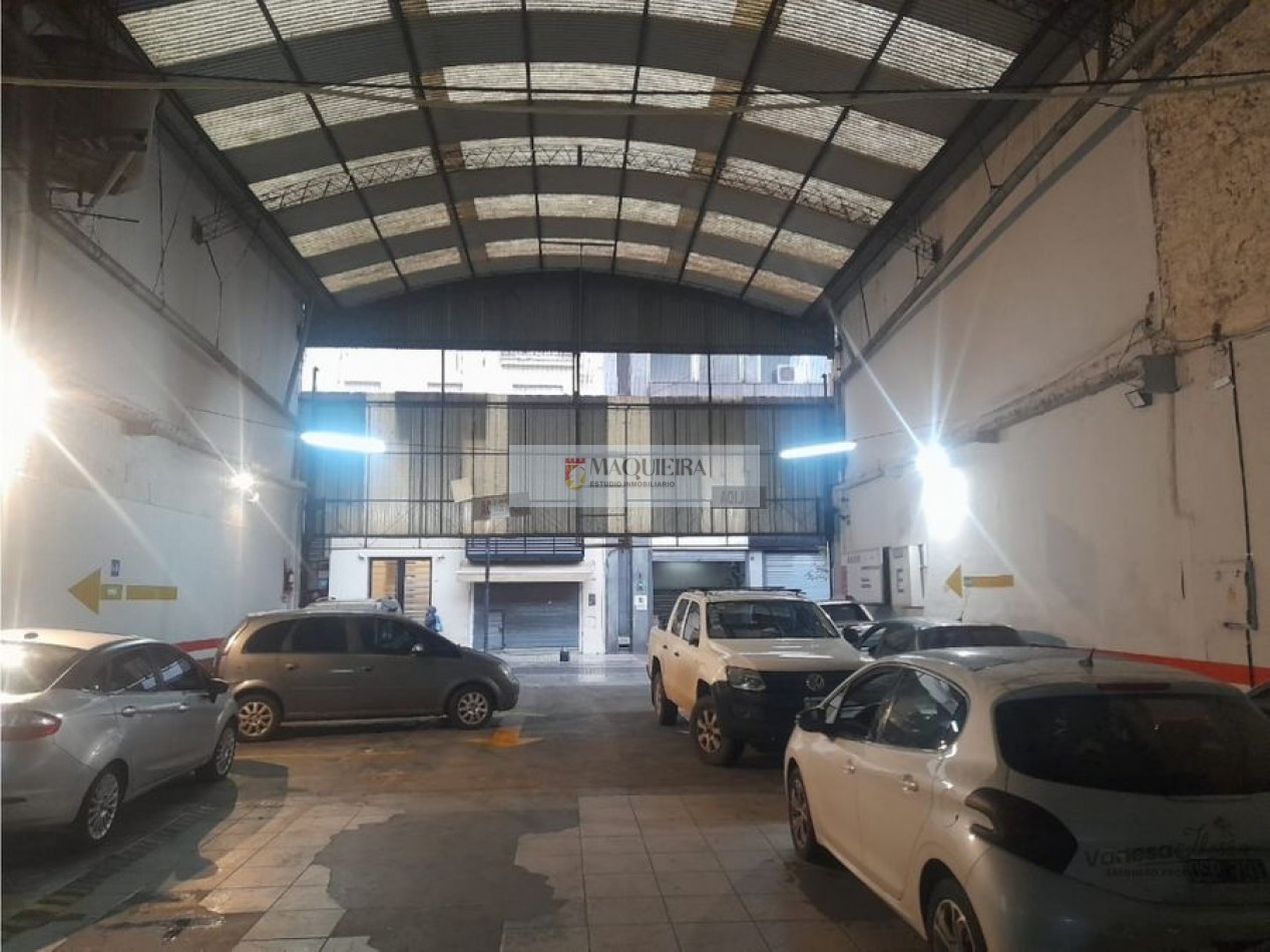 VENTA de IMPORTANTE TERRENO EN RETIRO-Actualmente funciona un garage- Frente: 11.86 Fondo: 36.84mts.