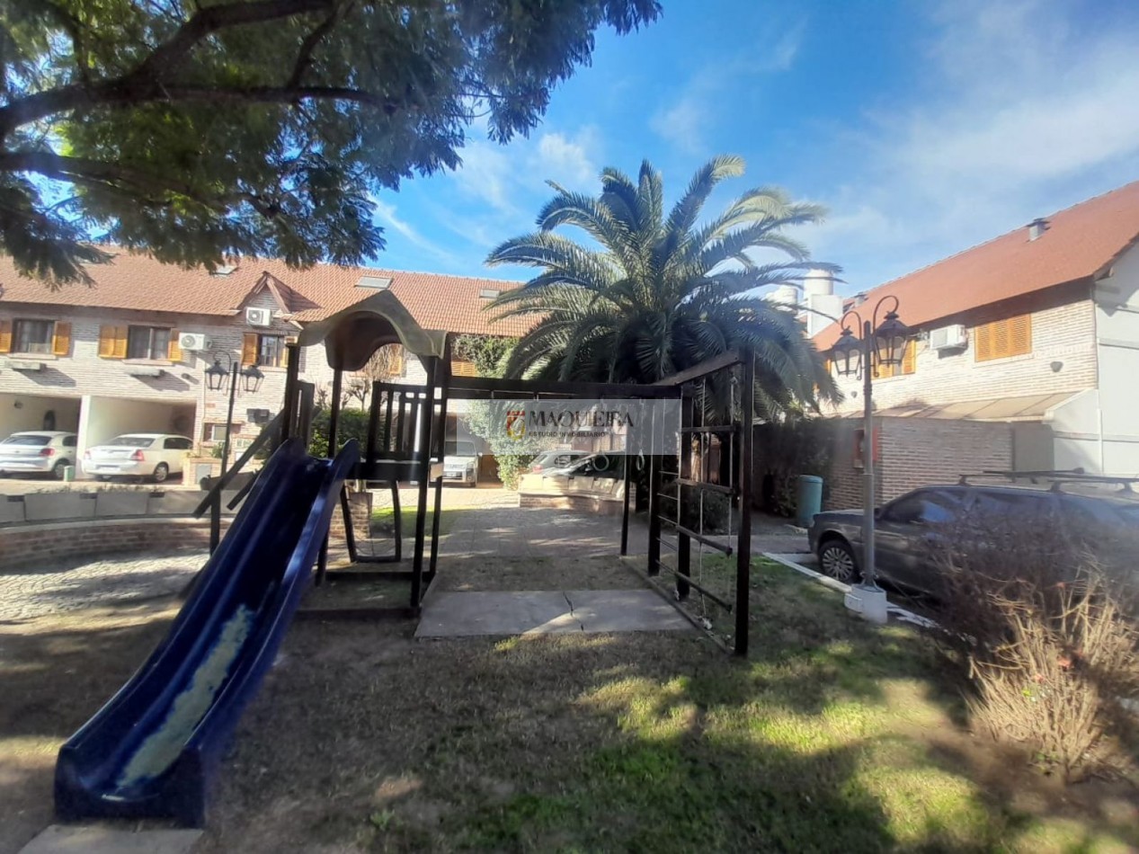 APTO CREDITO Triplex 3 dorm +playroom-Barrio Cerrado El Solar -San Miguel