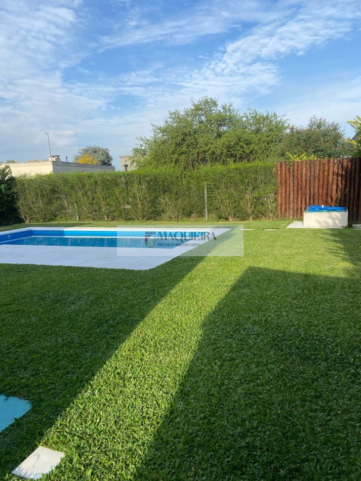 Casa -VENTA-Pilar del Este-Barrio San Alfonso-3 dorm(1suite-vestidor)-Parrilla.Pileta y cochera.Posib. compra con muebles.