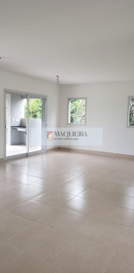 HERMOSA CASA EN UNA PLANTA A ESTRENAR!! 3 DORM. 1 EN SUITE, GALERIA CUBIERTA C/ PARRILLA, AMPLIO PARQUE