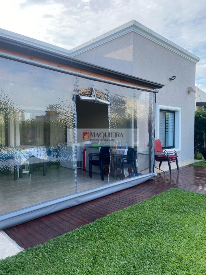 Casa -VENTA-Pilar del Este-Barrio San Alfonso-3 dorm(1suite-vestidor)-Parrilla.Pileta y cochera.Posib. compra con muebles.