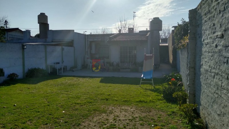 CASA EN PLENO CENTRO DE MUÑIZ, MUY BUEN ESTADO
