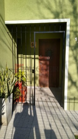 CASA EN PLENO CENTRO DE MUÑIZ, MUY BUEN ESTADO