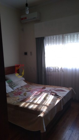 CASA EN PLENO CENTRO DE MUÑIZ, MUY BUEN ESTADO