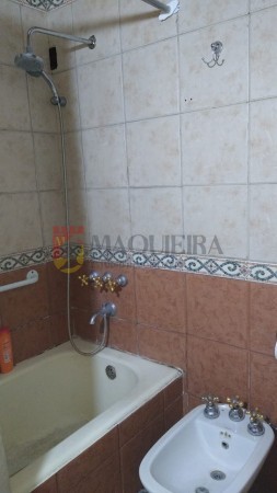 CASA EN PLENO CENTRO DE MUÑIZ, MUY BUEN ESTADO