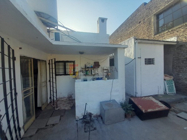 VENTA DE CASA EN BELLA VISTA -SENADOR MORON ALT.500