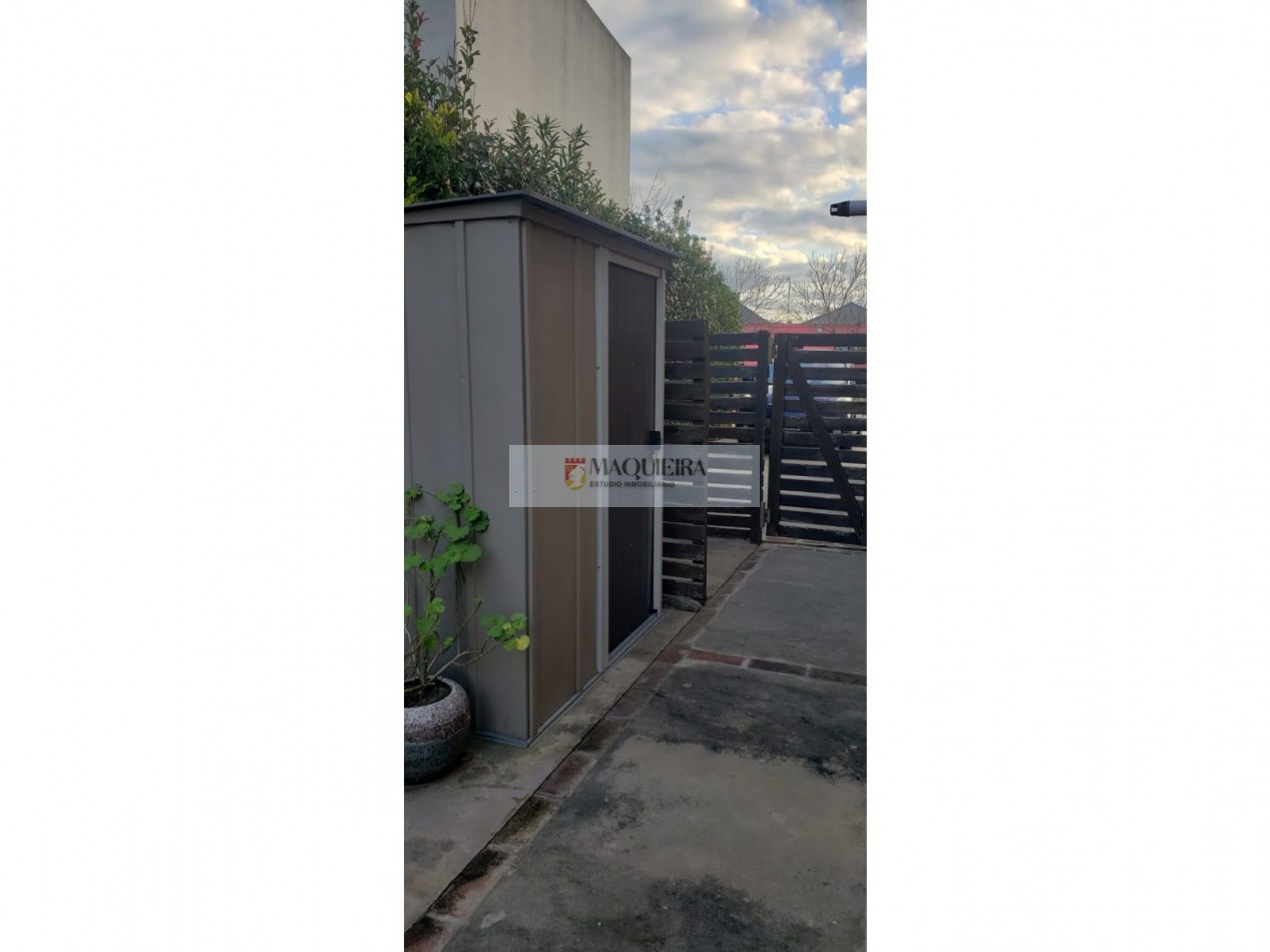 HERMOSA CASA 4 AMB. 3 DORM 1 EN SUITE C/VEST.