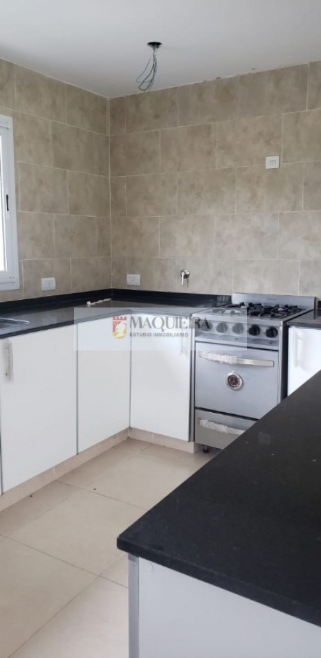HERMOSA CASA EN UNA PLANTA A ESTRENAR!! 3 DORM. 1 EN SUITE, GALERIA CUBIERTA C/ PARRILLA, AMPLIO PARQUE