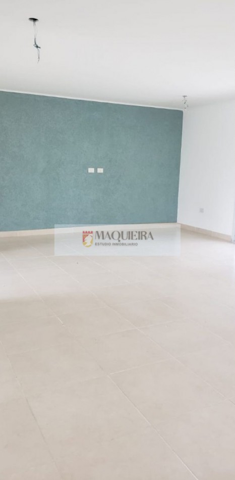 HERMOSA CASA EN UNA PLANTA A ESTRENAR!! 3 DORM. 1 EN SUITE, GALERIA CUBIERTA C/ PARRILLA, AMPLIO PARQUE