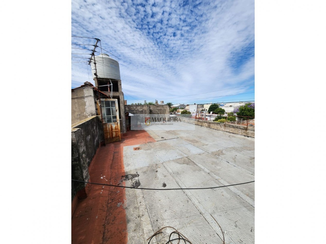 VENTA EN BLOCK-CASA EN DOS PLANTAS -SON 3 PH VIVIENDAS Y LOCAL COMERCIAL-COCHERA-TERRAZA