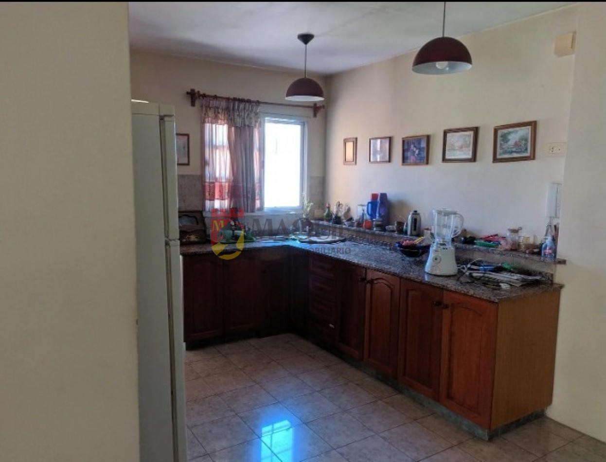 Casa en VENTA en Marcos Sastre 2200-1660mts2-2 propiedades-pileta y parque