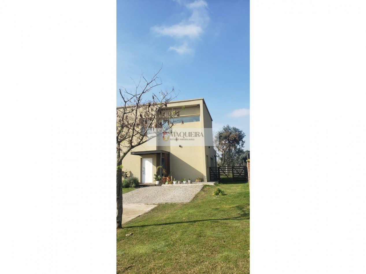 Casa En Venta 4 ambientes -190 m2 sobre un lote de 380 m2 aprox.-2 plantas