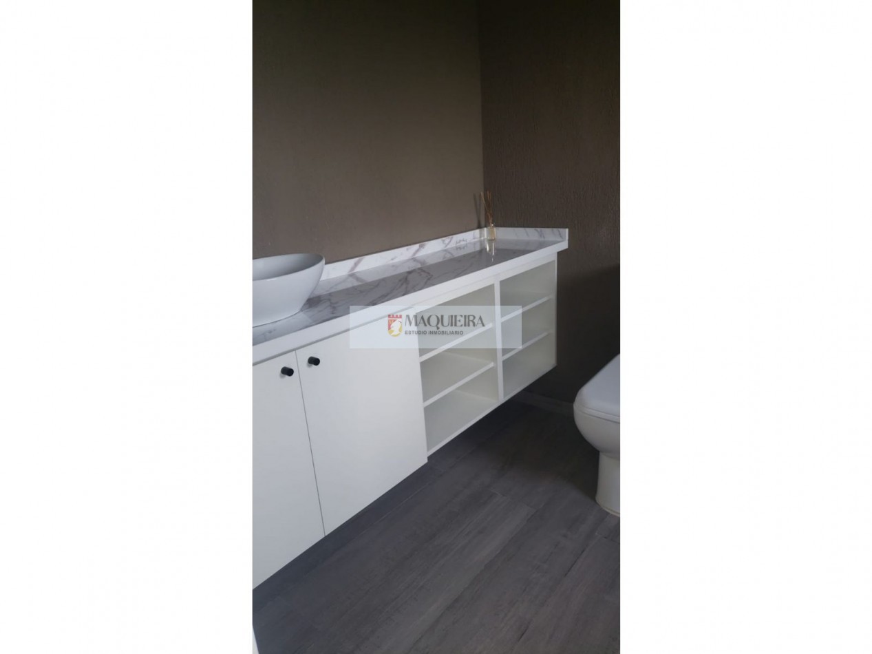 HERMOSA CASA DE4 AMBIENTES EN BARRIO SAN PABLO! 3 DORM. 1 EN SUITE C/VEST. GALERIA, AMPLIO PARQUE