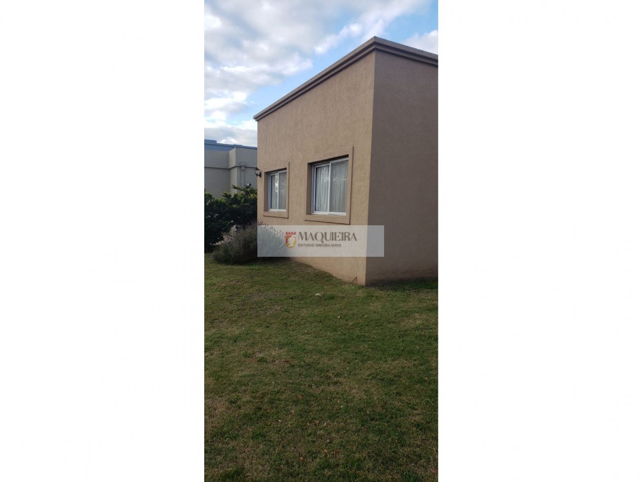HERMOSA CASA 4 AMB. 3 DORM 1 EN SUITE C/VEST.