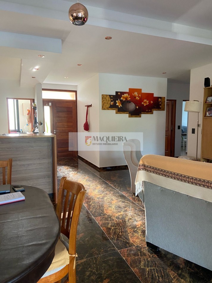 Casa -VENTA-Pilar del Este-Barrio San Alfonso-3 dorm(1suite-vestidor)-Parrilla.Pileta y cochera.Posib. compra con muebles.