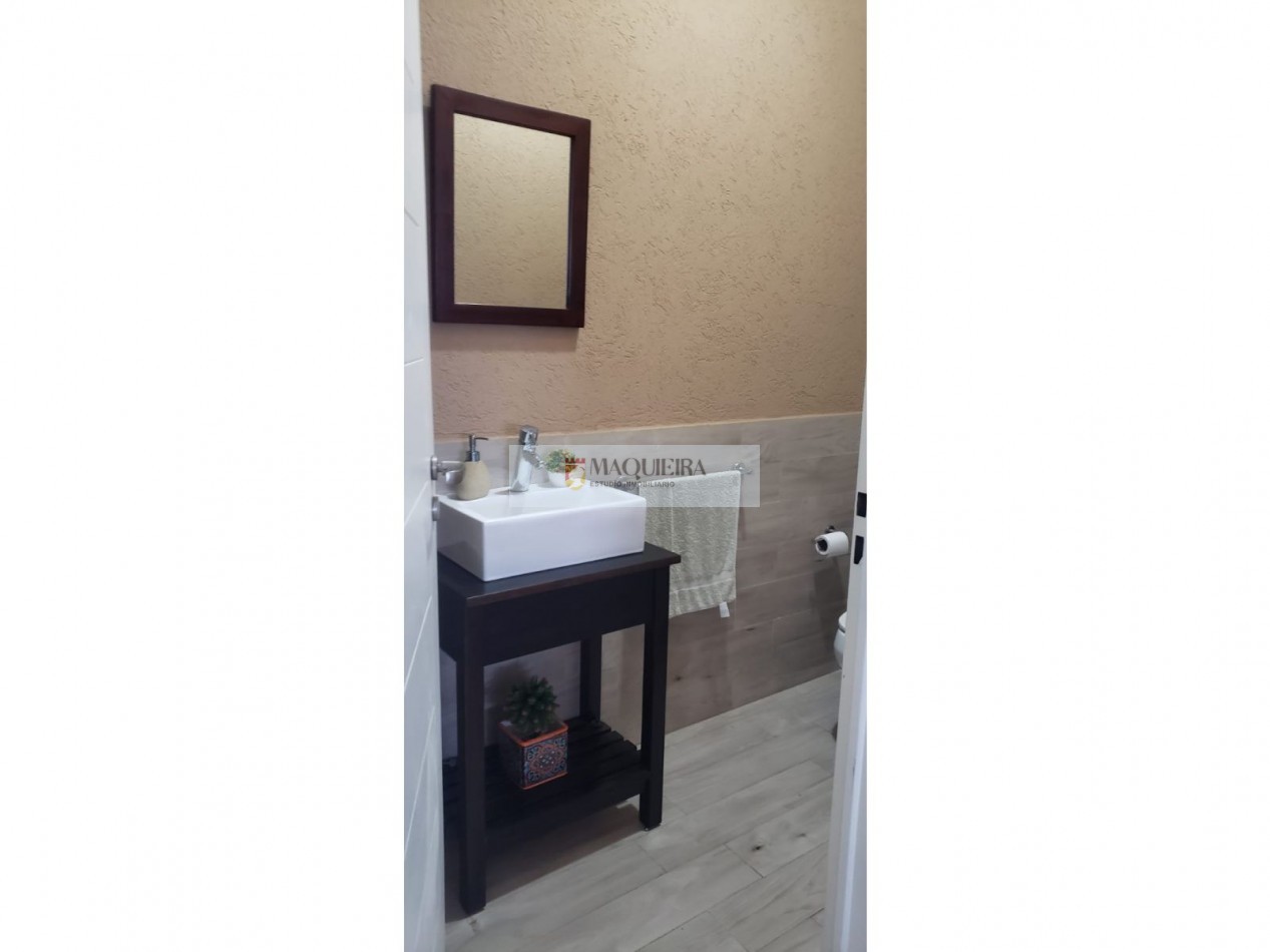 HERMOSA CASA 4 AMB. 3 DORM 1 EN SUITE C/VEST.