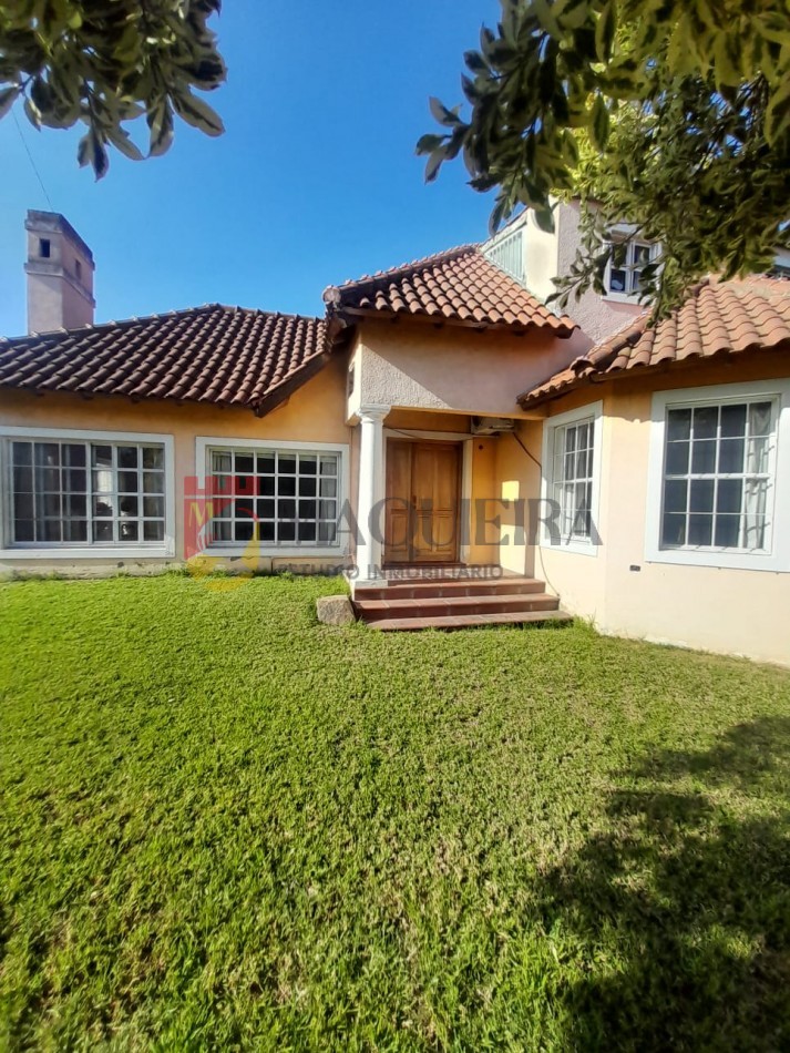 Casa en VENTA en Marcos Sastre 2200-1660mts2-2 propiedades-pileta y parque