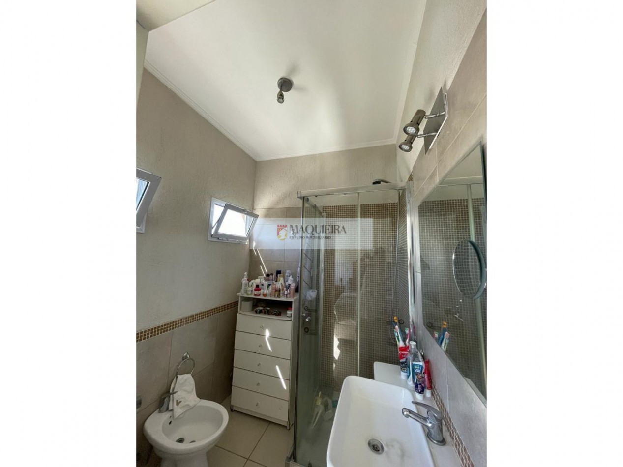 HERMOSA CASA EN VENTA - 6 Ambientes CON PARQUE Y PILETA en BARRIO Santa Guadalupe -Pilar